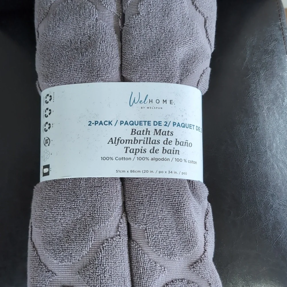 100% cotton bath mats. Two pack